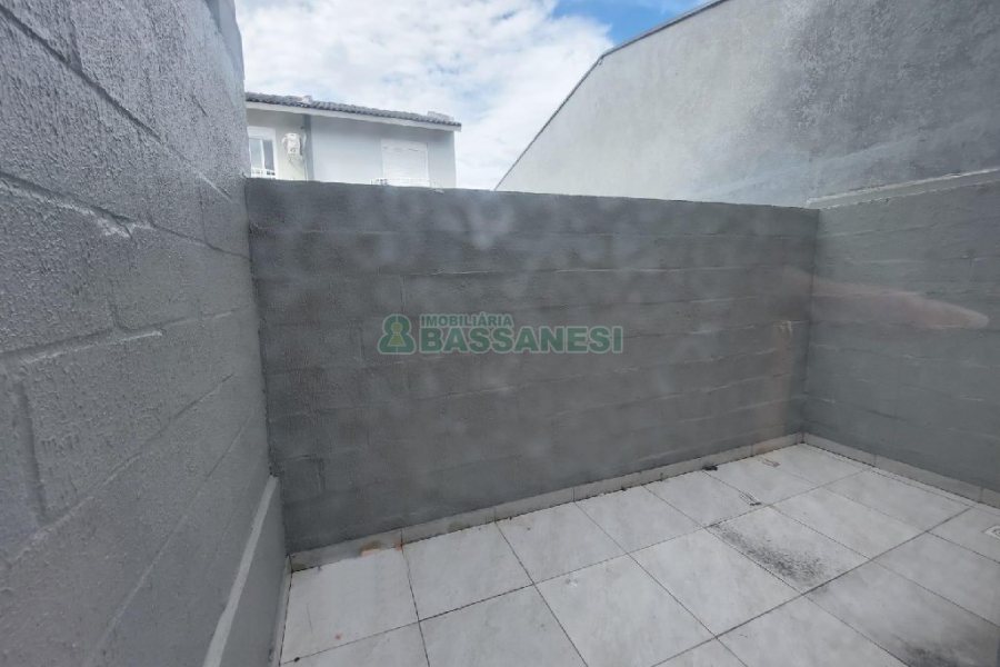 Sobrado com 45m², 2 dormitórios, no bairro Nossa Senhora das Graças em Caxias do Sul para Alugar ou Comprar
