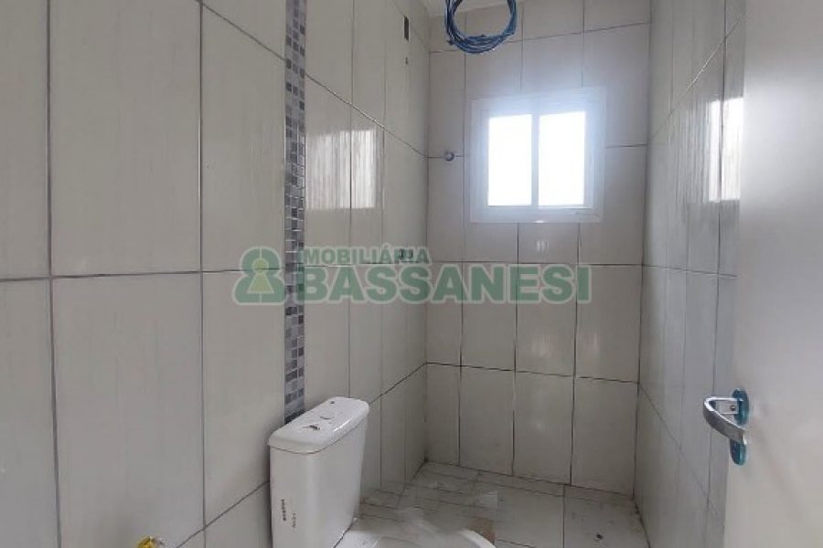 Sobrado com 45m², 2 dormitórios, no bairro Nossa Senhora das Graças em Caxias do Sul para Alugar ou Comprar