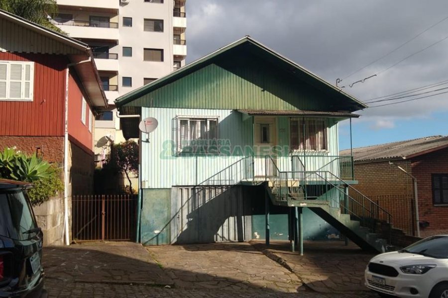 Terreno com 220m², no bairro Madureira em Caxias do Sul para Comprar