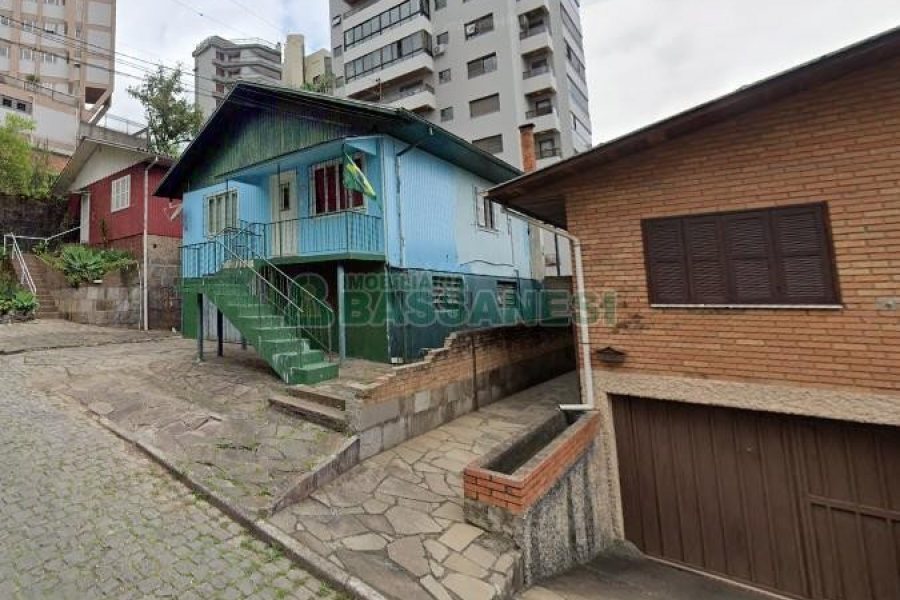 Terreno com 220m², no bairro Madureira em Caxias do Sul para Comprar