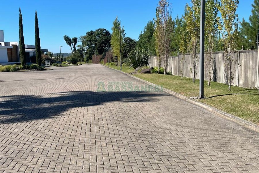 Terreno com 700m², no bairro Pedancino em Caxias do Sul para Comprar