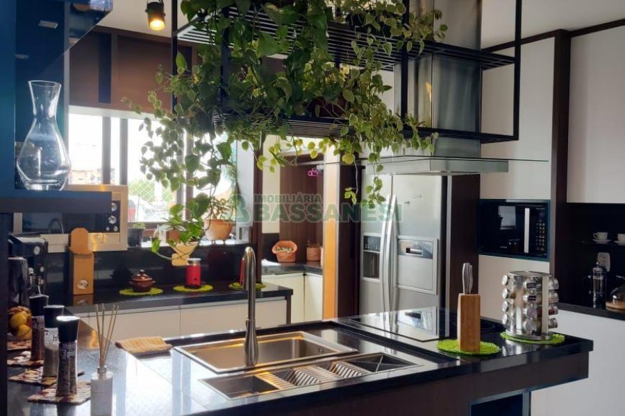 Apto/Cobertura com 180m², 3 dormitórios, 2 vagas, no bairro Kayser em Caxias do Sul para Alugar