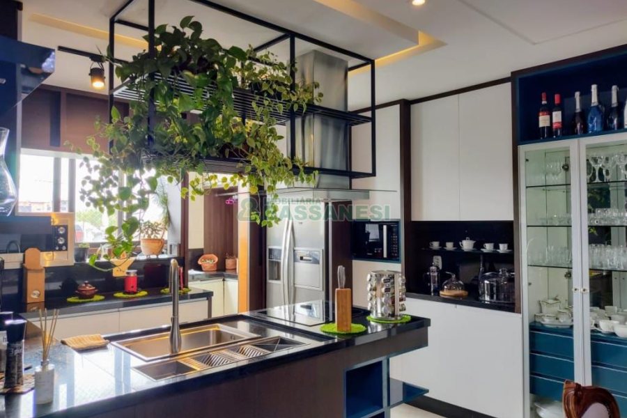 Apto/Cobertura com 180m², 3 dormitórios, 2 vagas, no bairro Kayser em Caxias do Sul para Alugar