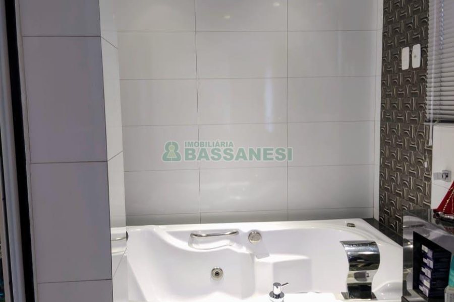 Apto/Cobertura com 180m², 3 dormitórios, 2 vagas, no bairro Kayser em Caxias do Sul para Alugar