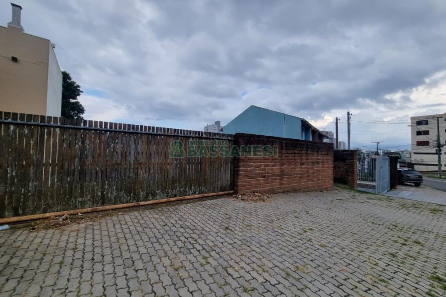 Terreno com 451m², no bairro Jardim América em Caxias do Sul para Comprar