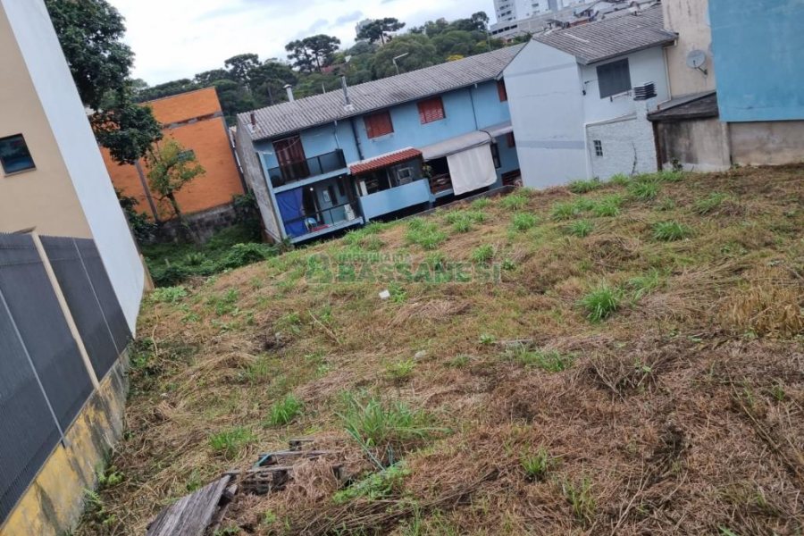Terreno com 451m², no bairro Jardim América em Caxias do Sul para Comprar
