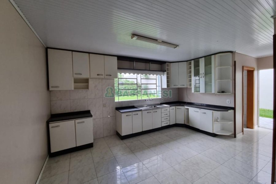 Casa com 250m², 3 dormitórios, 2 vagas, no bairro Bela Vista em Caxias do Sul para Comprar