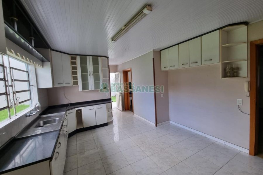 Casa com 250m², 3 dormitórios, 2 vagas, no bairro Bela Vista em Caxias do Sul para Comprar