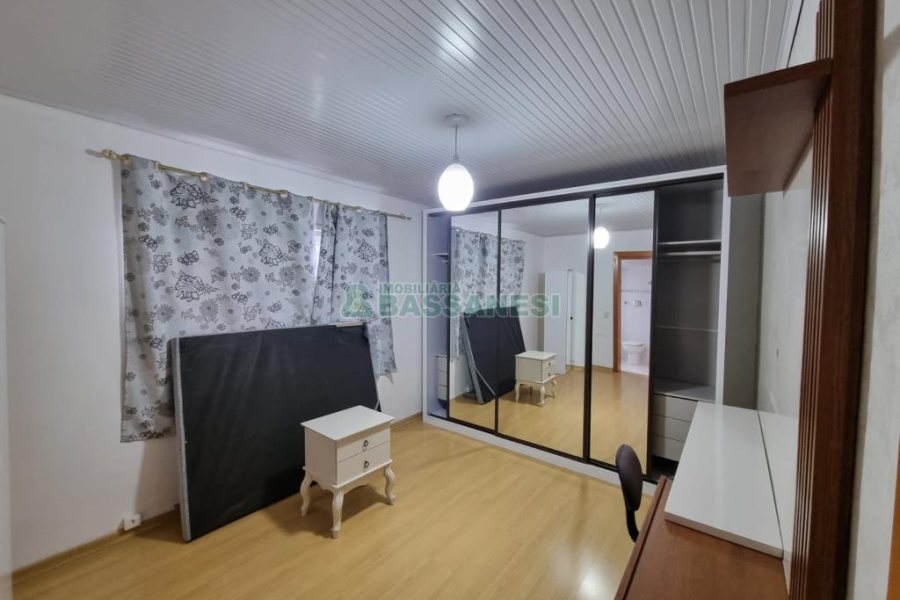Casa com 250m², 3 dormitórios, 2 vagas, no bairro Bela Vista em Caxias do Sul para Comprar