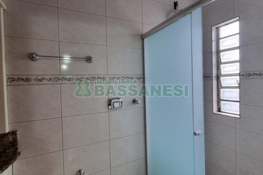 Casa com 250m², 3 dormitórios, 2 vagas, no bairro Bela Vista em Caxias do Sul para Comprar