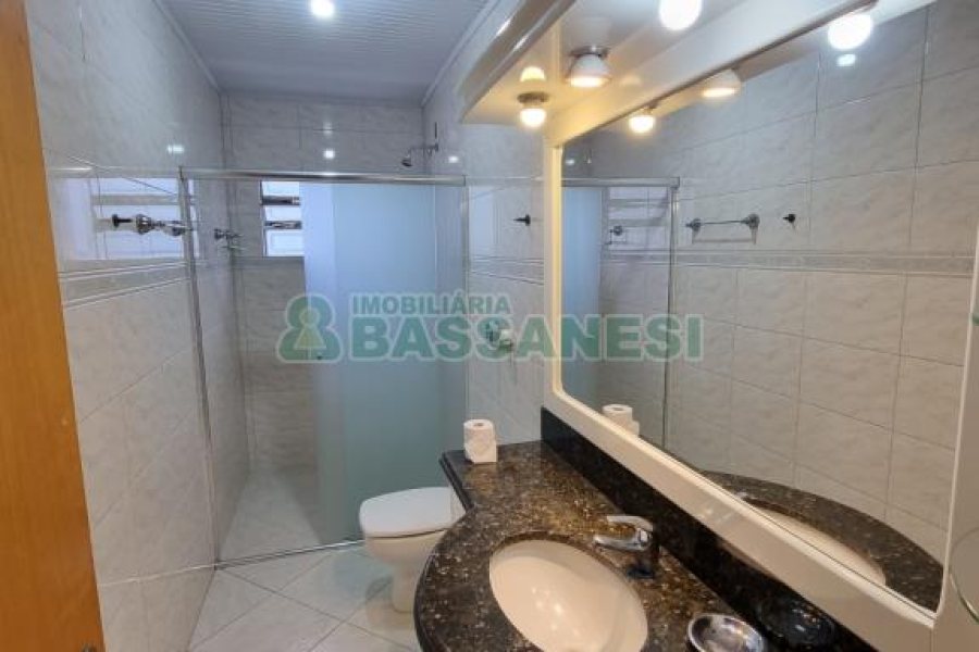 Casa com 250m², 3 dormitórios, 2 vagas, no bairro Bela Vista em Caxias do Sul para Comprar