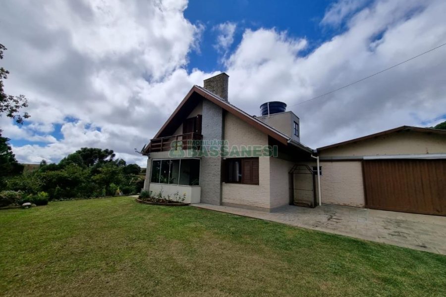 Chácara com 250m², 3 dormitórios, no bairro Criúva em Caxias do Sul para Comprar