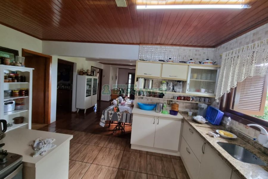 Chácara com 250m², 3 dormitórios, no bairro Criúva em Caxias do Sul para Comprar