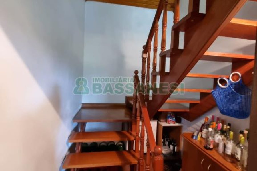 Chácara com 250m², 3 dormitórios, no bairro Criúva em Caxias do Sul para Comprar