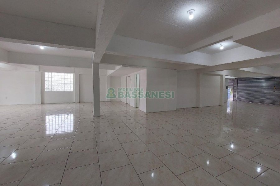 Loja com 213m², no bairro Cinqüentenário em Caxias do Sul para Alugar