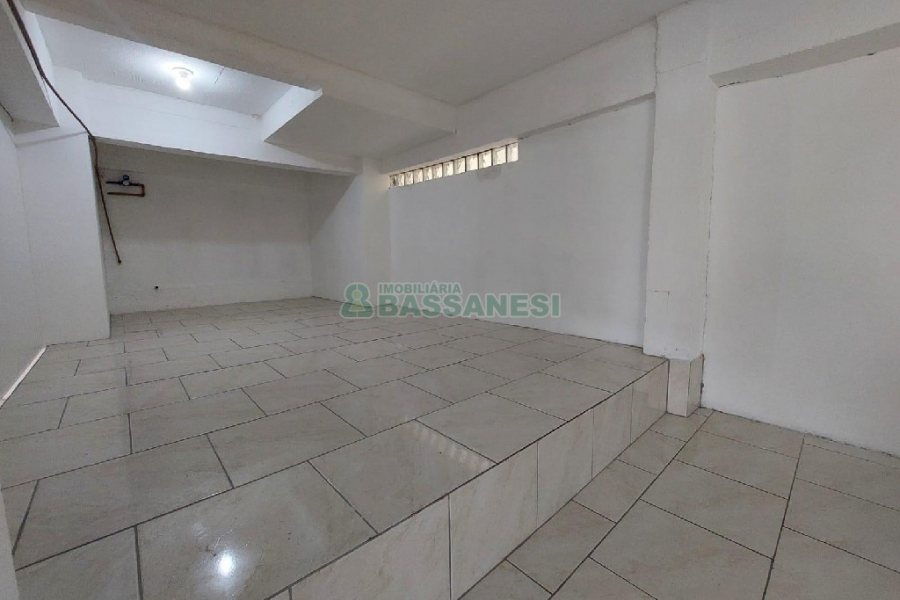 Loja com 213m², no bairro Cinqüentenário em Caxias do Sul para Alugar
