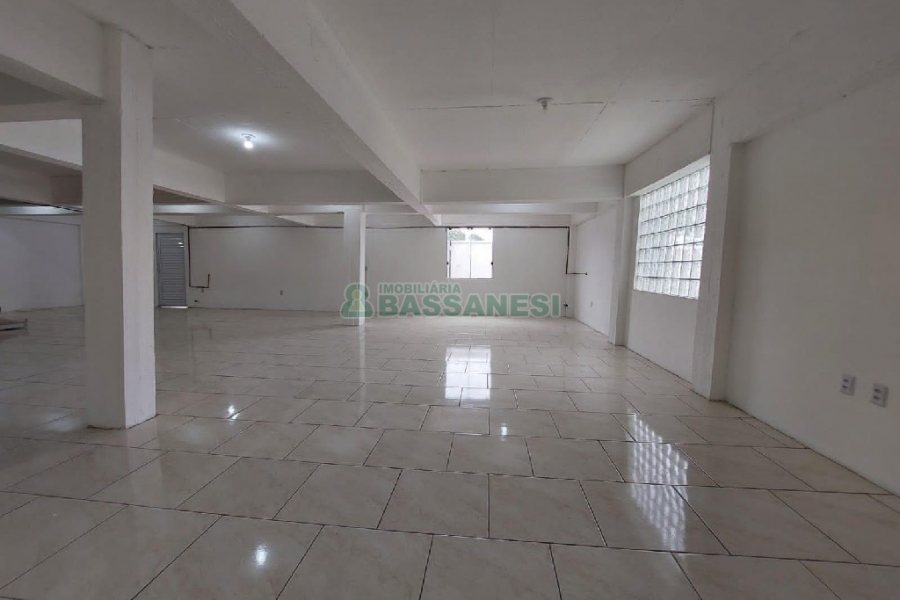 Loja com 213m², no bairro Cinqüentenário em Caxias do Sul para Alugar