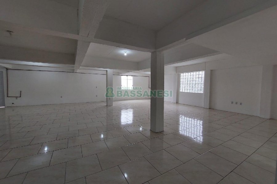 Loja com 213m², no bairro Cinqüentenário em Caxias do Sul para Alugar