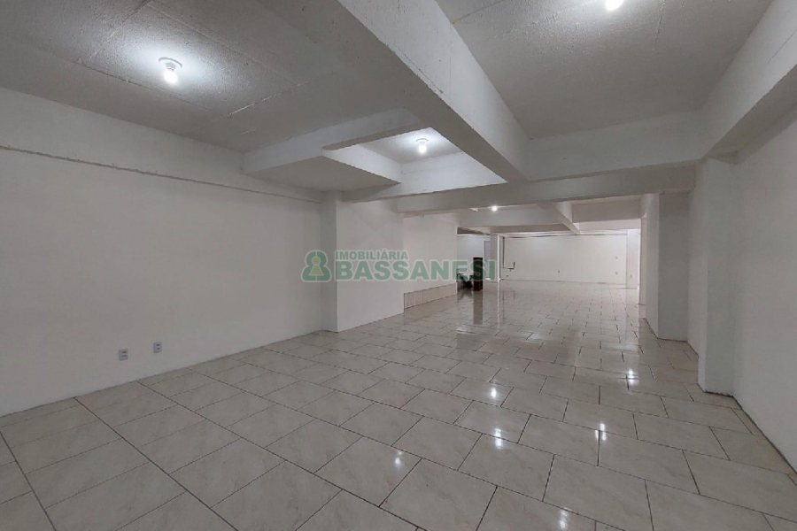 Loja com 213m², no bairro Cinqüentenário em Caxias do Sul para Alugar
