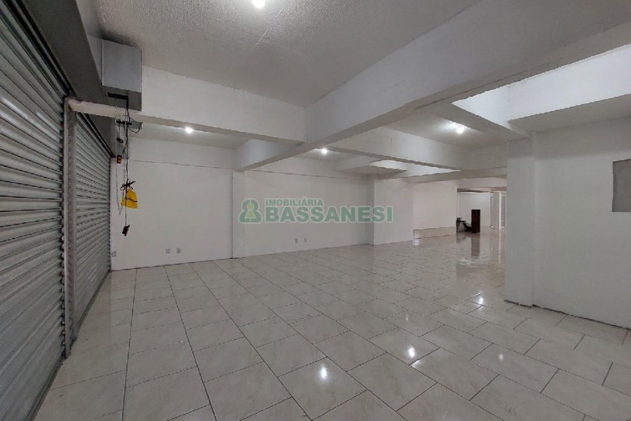 Loja com 213m², no bairro Cinqüentenário em Caxias do Sul para Alugar