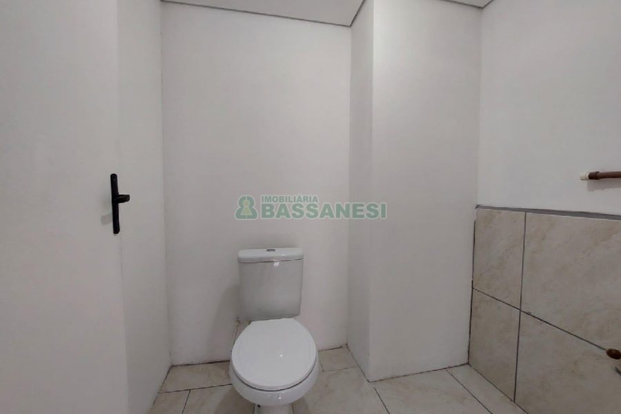 Loja com 213m², no bairro Cinqüentenário em Caxias do Sul para Alugar