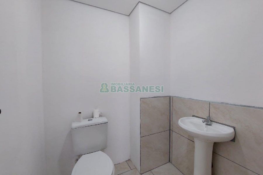 Loja com 213m², no bairro Cinqüentenário em Caxias do Sul para Alugar