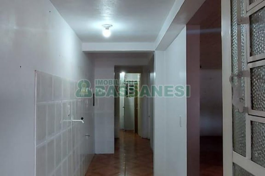 Casa com 80m², 2 dormitórios, 1 vaga, no bairro Kayser em Caxias do Sul para Alugar
