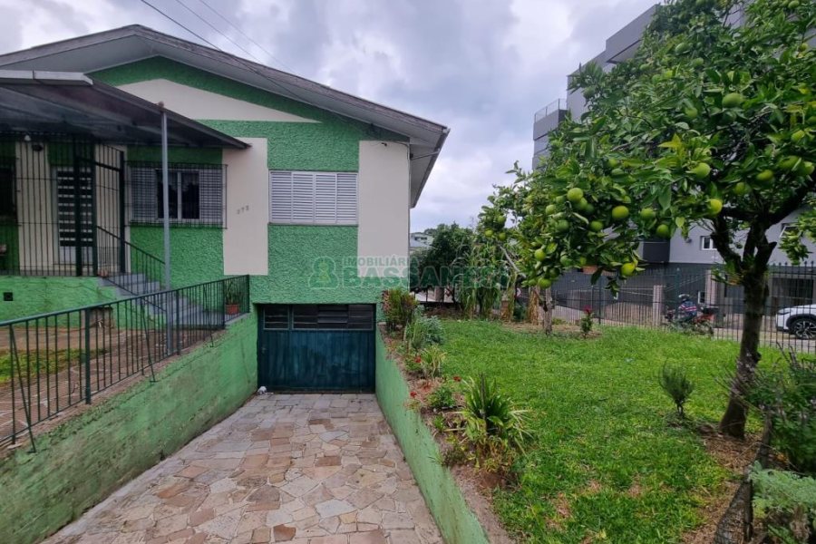 Casa com 200m², 3 dormitórios, 6 vagas, no bairro Cruzeiro em Caxias do Sul para Comprar