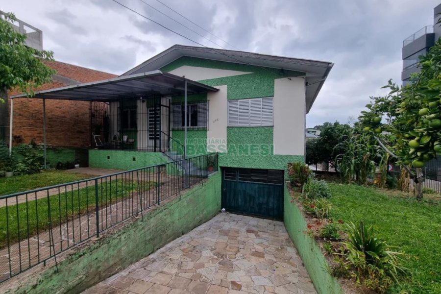 Casa com 200m², 3 dormitórios, 6 vagas, no bairro Cruzeiro em Caxias do Sul para Comprar