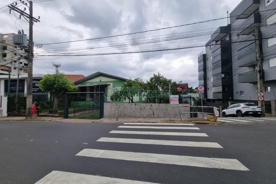 Casa com 200m², 3 dormitórios, 6 vagas, no bairro Cruzeiro em Caxias do Sul para Comprar