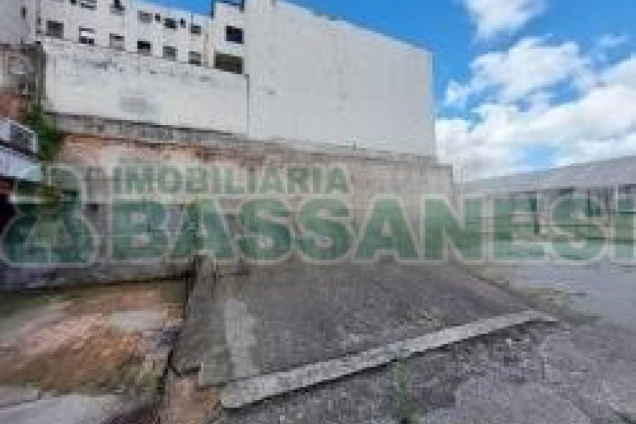 Terreno com 198m², no bairro Centro em Caxias do Sul para Alugar