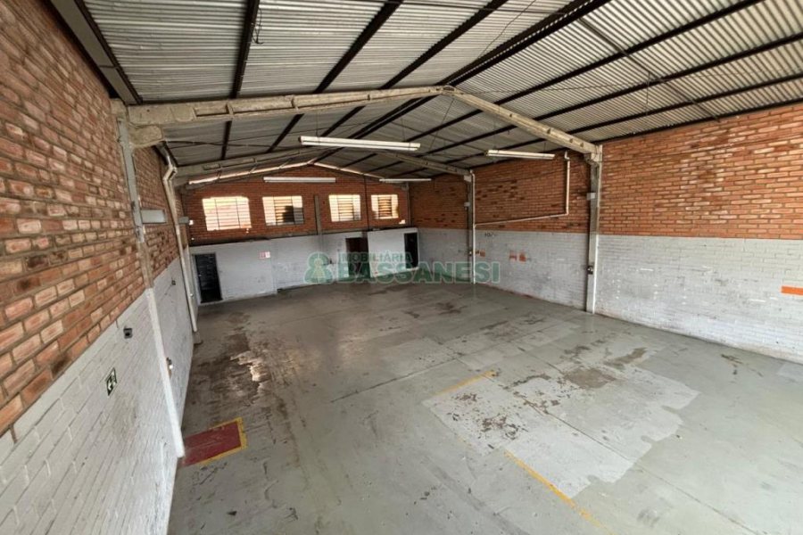 Pavilhão com 330m², no bairro Esplanada em Caxias do Sul para Alugar