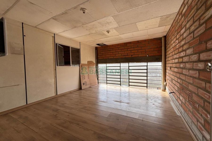 Pavilhão com 330m², no bairro Esplanada em Caxias do Sul para Alugar