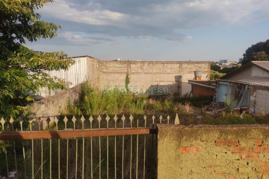 Terreno com 357m², no bairro Cidade Nova em Caxias do Sul para Comprar