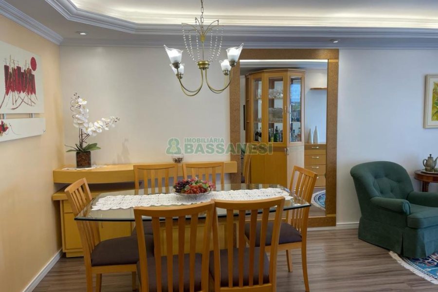 Apartamento com 144m², 3 dormitórios, 2 vagas, no bairro São Pelegrino em Caxias do Sul para Comprar