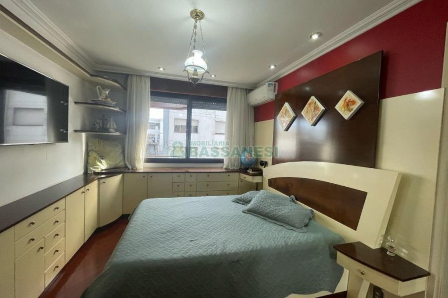 Apartamento com 144m², 3 dormitórios, 2 vagas, no bairro São Pelegrino em Caxias do Sul para Comprar