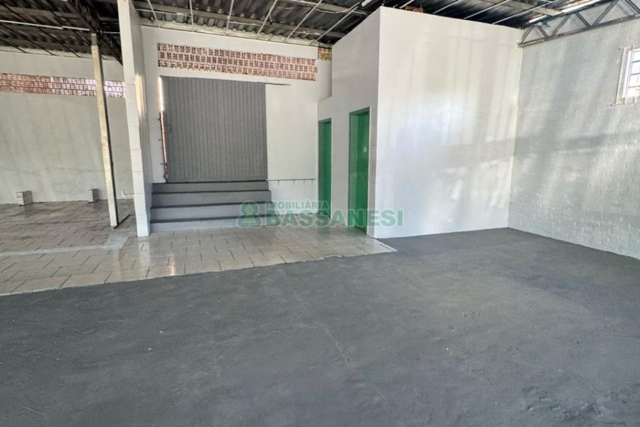 Loja com 594m², no bairro Pio X em Caxias do Sul para Alugar ou Comprar