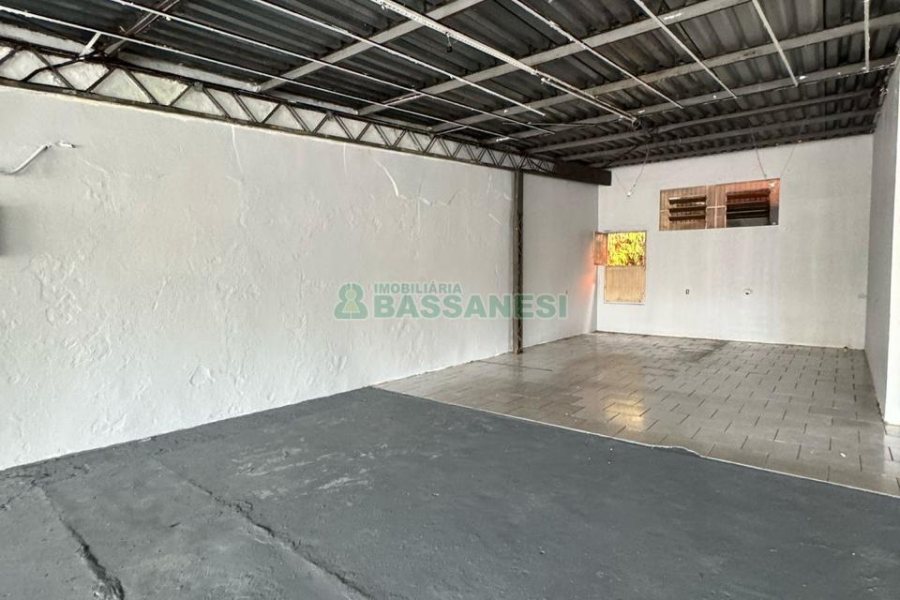 Loja com 594m², no bairro Pio X em Caxias do Sul para Alugar ou Comprar