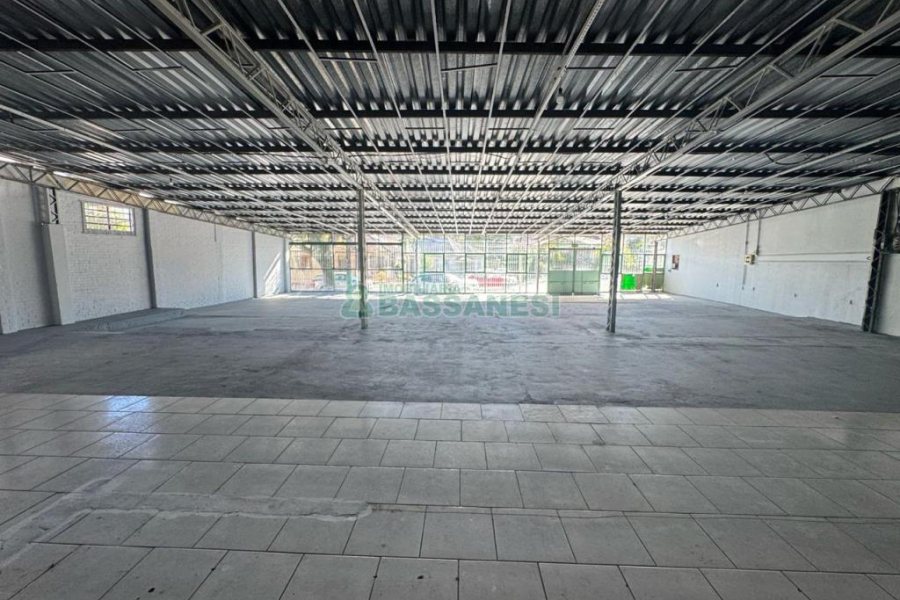 Loja com 594m², no bairro Pio X em Caxias do Sul para Alugar ou Comprar