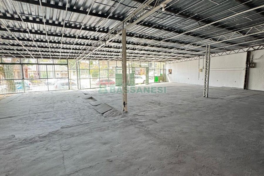 Loja com 594m², no bairro Pio X em Caxias do Sul para Alugar ou Comprar