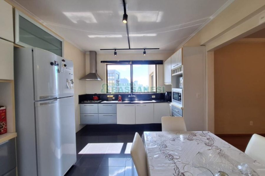 Apartamento com 157m², 3 dormitórios, 1 vaga, no bairro São Pelegrino em Caxias do Sul para Comprar