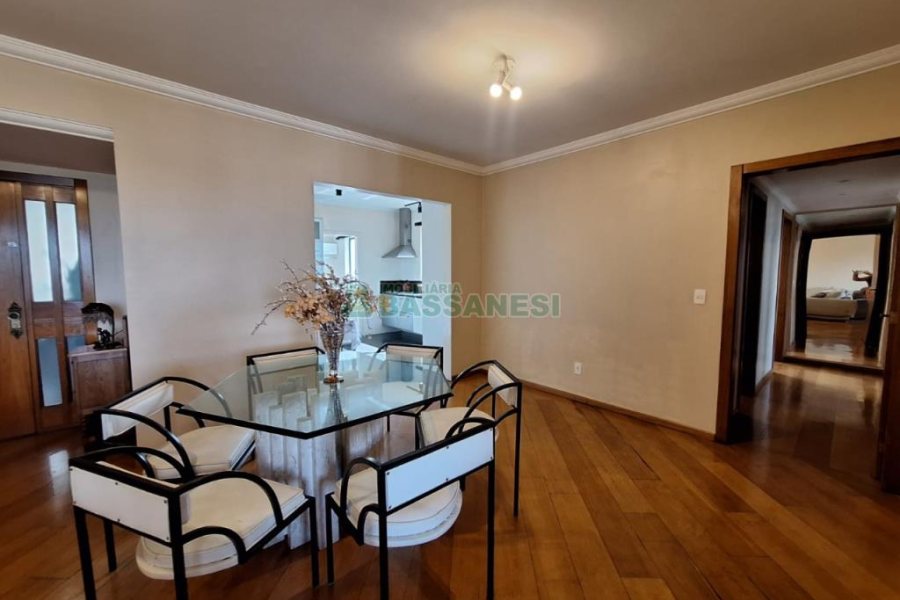 Apartamento com 157m², 3 dormitórios, 1 vaga, no bairro São Pelegrino em Caxias do Sul para Comprar