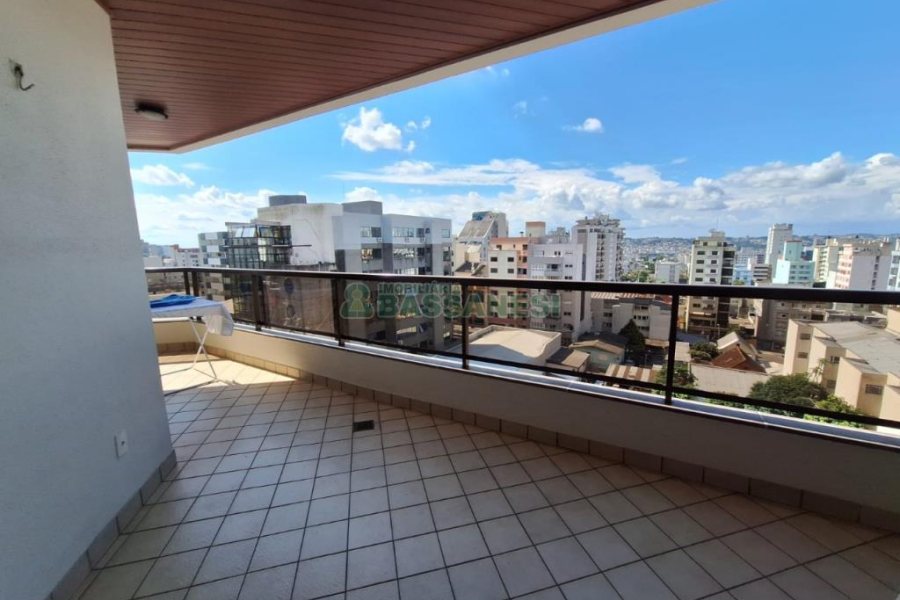 Apartamento com 157m², 3 dormitórios, 1 vaga, no bairro São Pelegrino em Caxias do Sul para Comprar