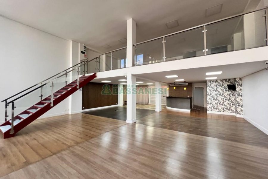 Loja com 505m², no bairro Pio X em Caxias do Sul para Alugar