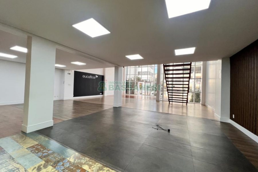 Loja com 505m², no bairro Pio X em Caxias do Sul para Alugar