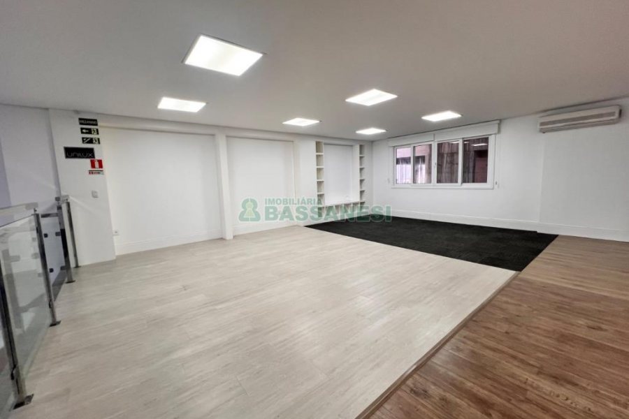 Loja com 505m², no bairro Pio X em Caxias do Sul para Alugar