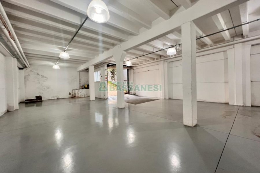 Loja com 505m², no bairro Pio X em Caxias do Sul para Alugar