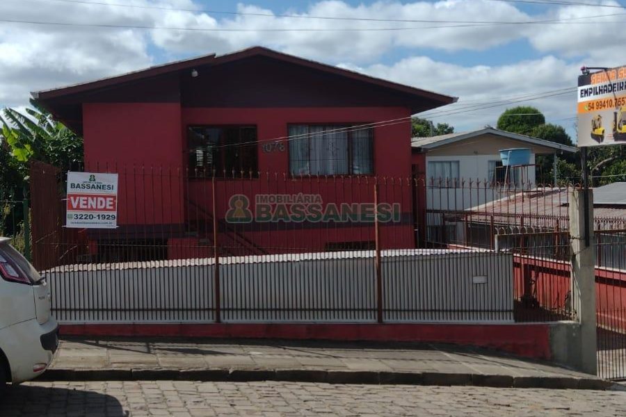 Casa com 140m², 3 dormitórios, -3 vaga, no bairro Centenário em Caxias do Sul para Comprar