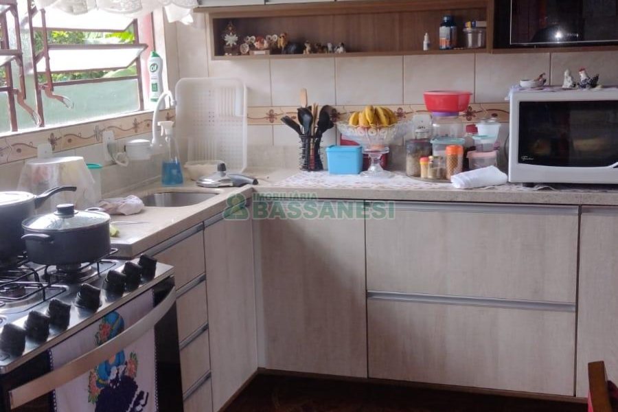 Casa com 140m², 3 dormitórios, -3 vaga, no bairro Centenário em Caxias do Sul para Comprar