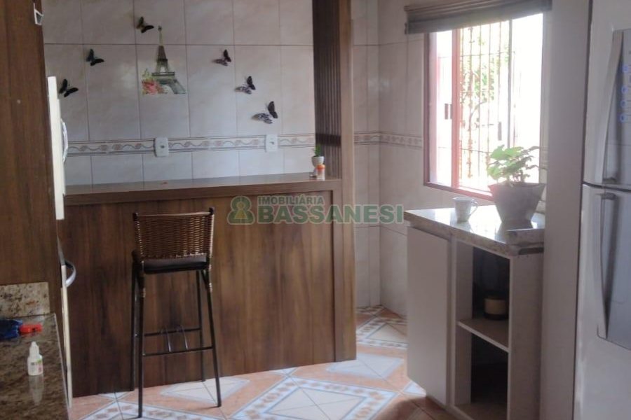 Casa com 140m², 3 dormitórios, -3 vaga, no bairro Centenário em Caxias do Sul para Comprar